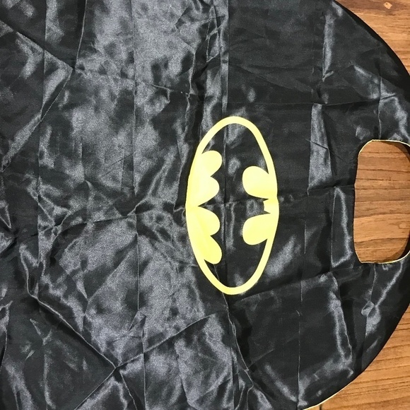 NEW Bat Man Super Hero Cape Velcro Neck Closure  Size 27"x27" Reversible - Picture 2 of 8